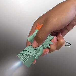 Zelená kľúčenka so svietidlom Statue of Liberty – LEGO®